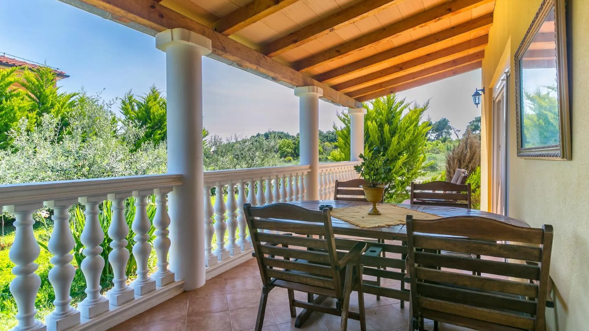 Aretha - Mpolo Villa Liznjan